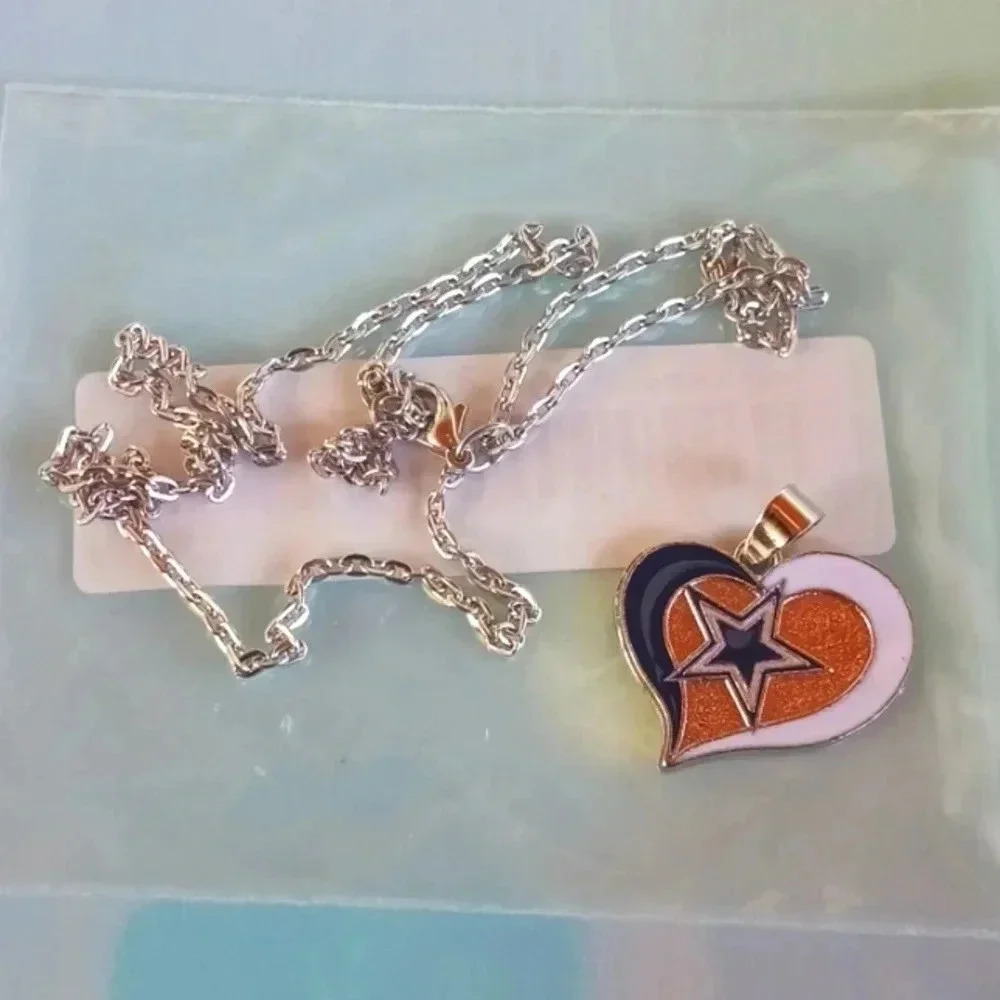 18 inch Cowboys necklace plus charm..NWT..we bundle..enjoy